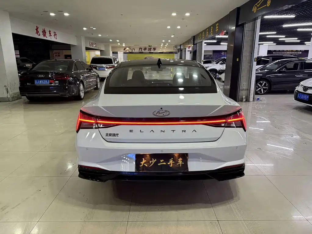 Hyundai Elantra — миниатюра 4