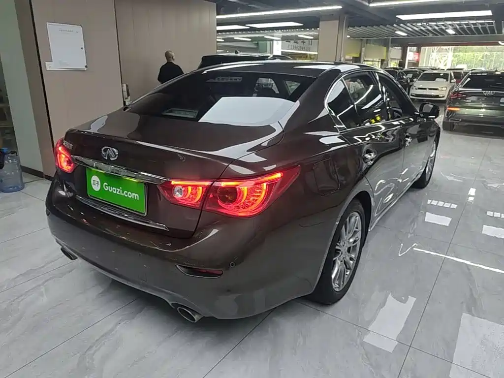 Infiniti Q50L 2016 2.0T