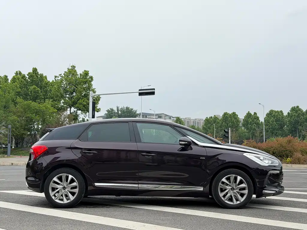 DS 5 1.6T Luxury Edition THP160, фото 4
