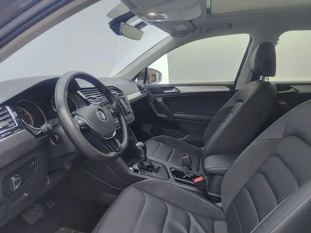 Volkswagen Tiguan L L 2018 330TSI AT Luxury