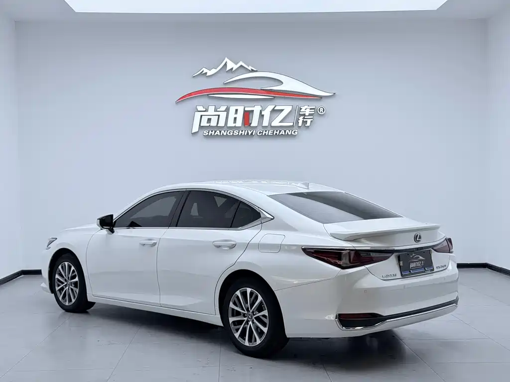 Lexus ES 2023 200