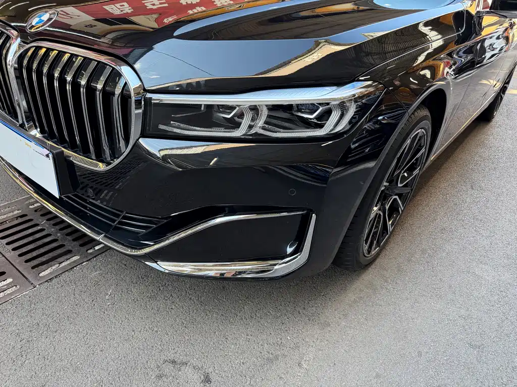 BMW 7 Series — миниатюра 5