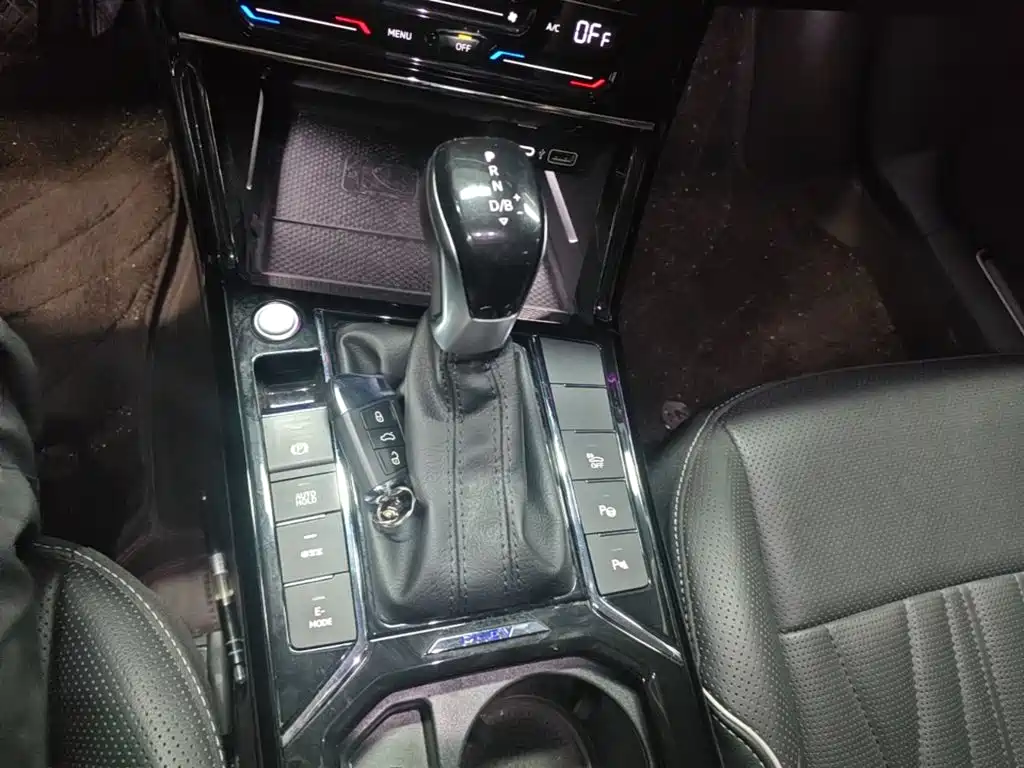 Volkswagen Passat PHEV — миниатюра 14