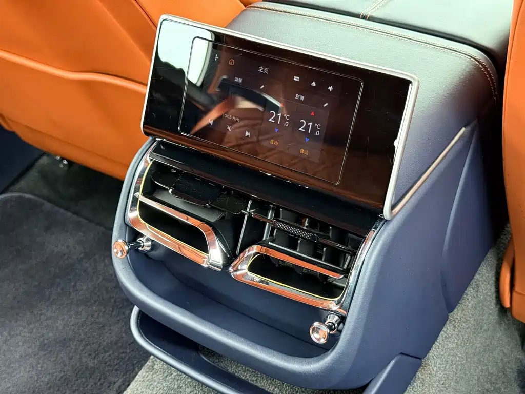 Bentley Flying Spur — миниатюра 25