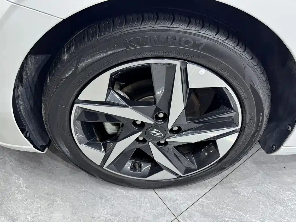 Hyundai Elantra — миниатюра 18