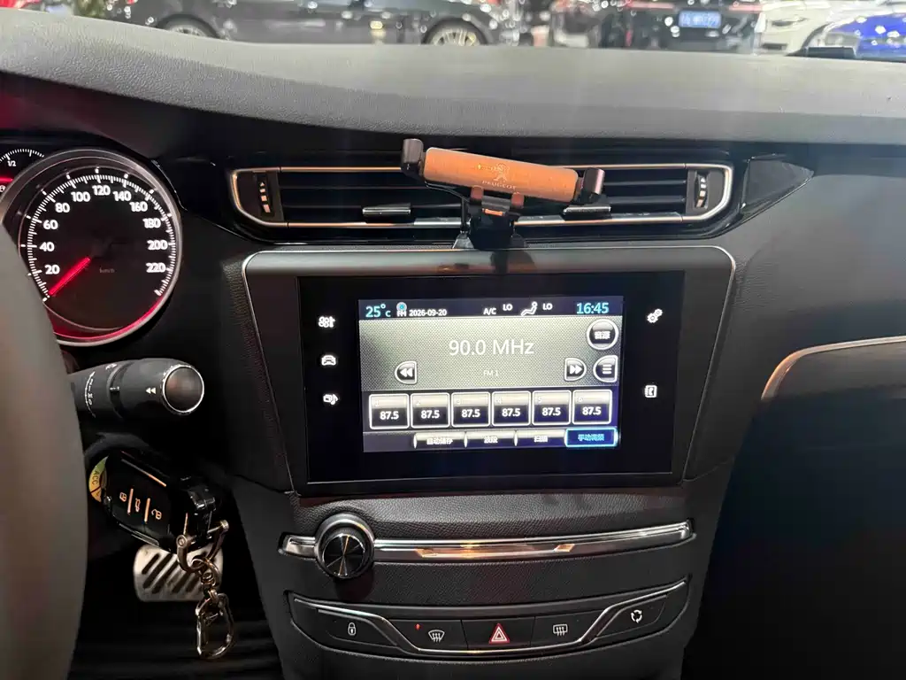 Peugeot 408 — миниатюра 9