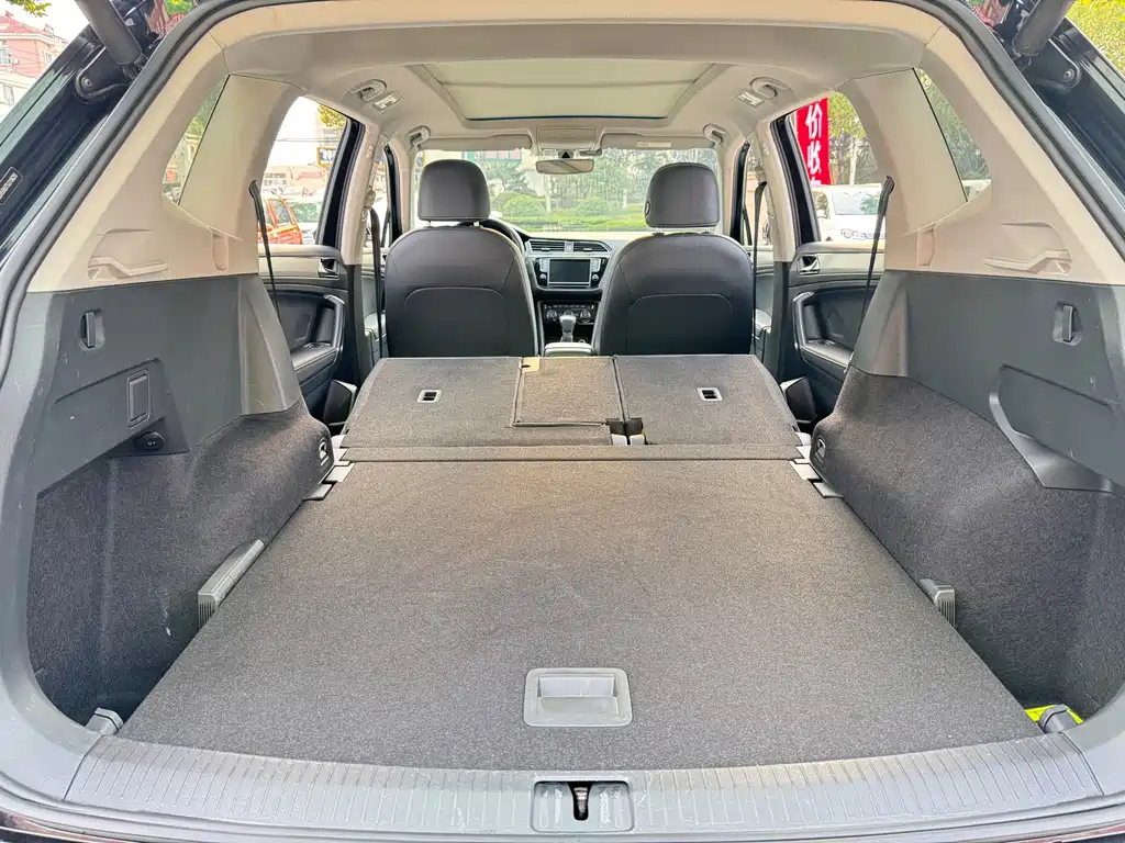 Volkswagen Tiguan L — миниатюра 11