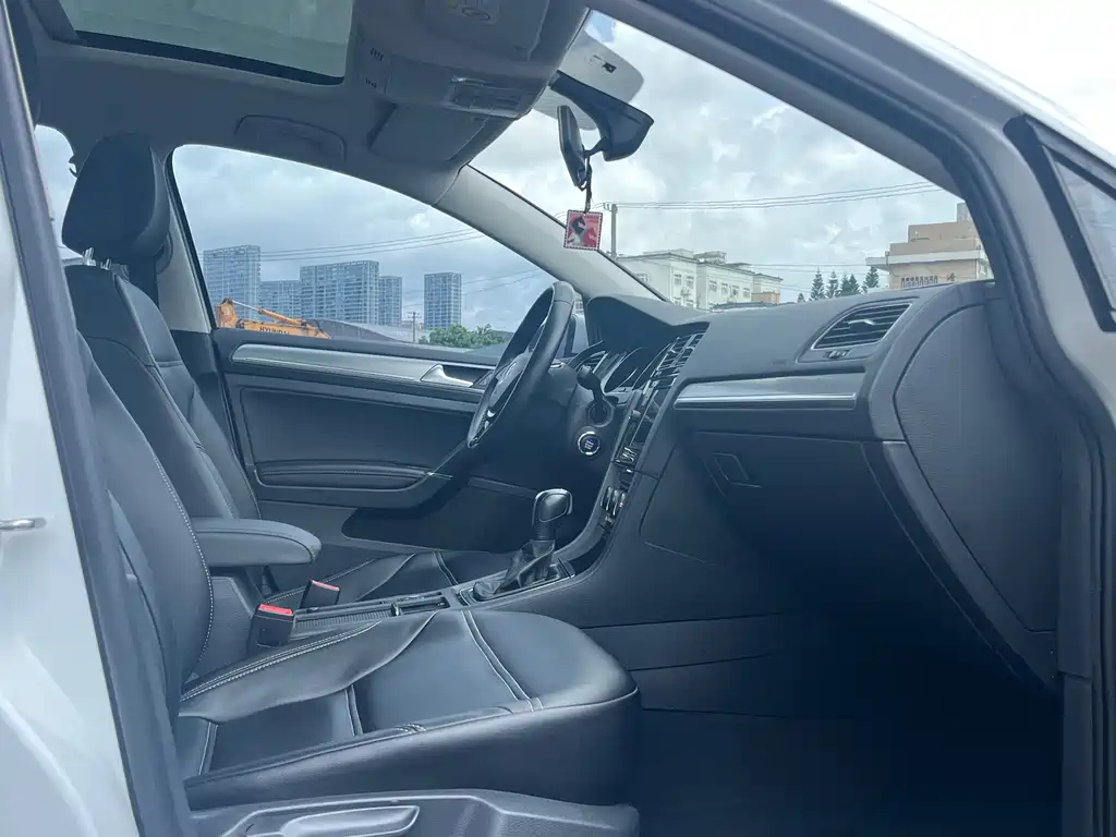 Volkswagen Golf — миниатюра 16
