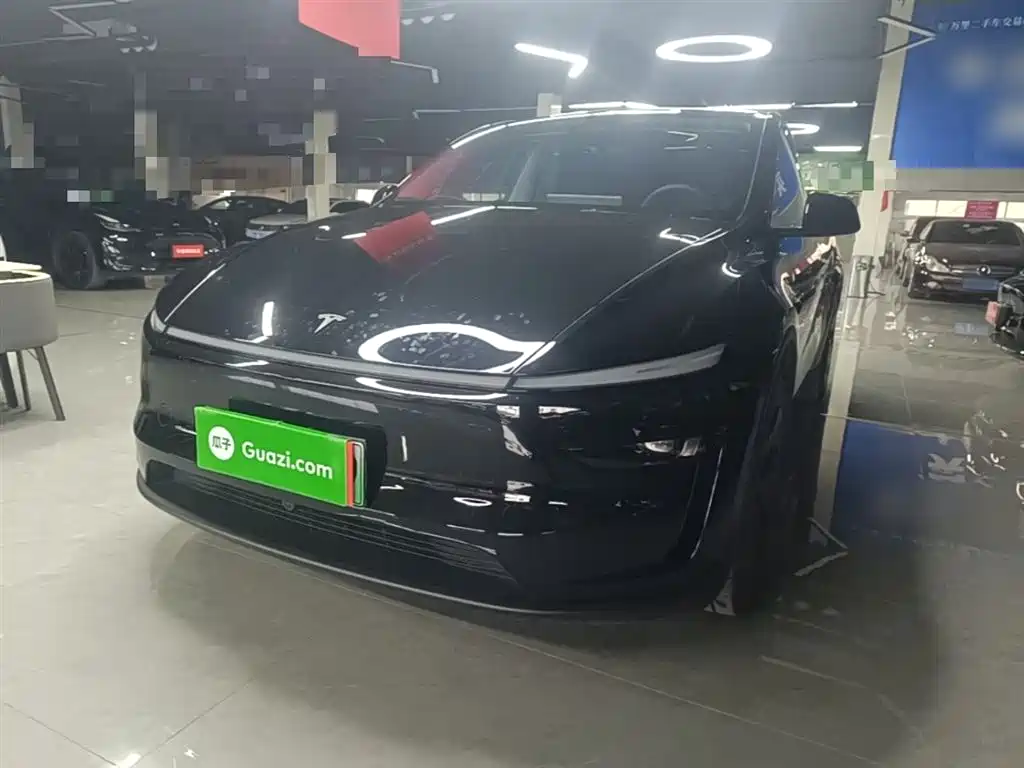 Tesla Model Y 2025