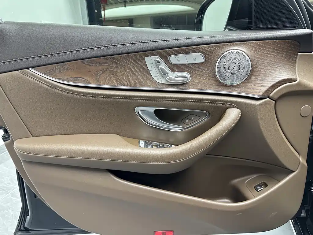Mercedes-Benz E-Class — миниатюра 22