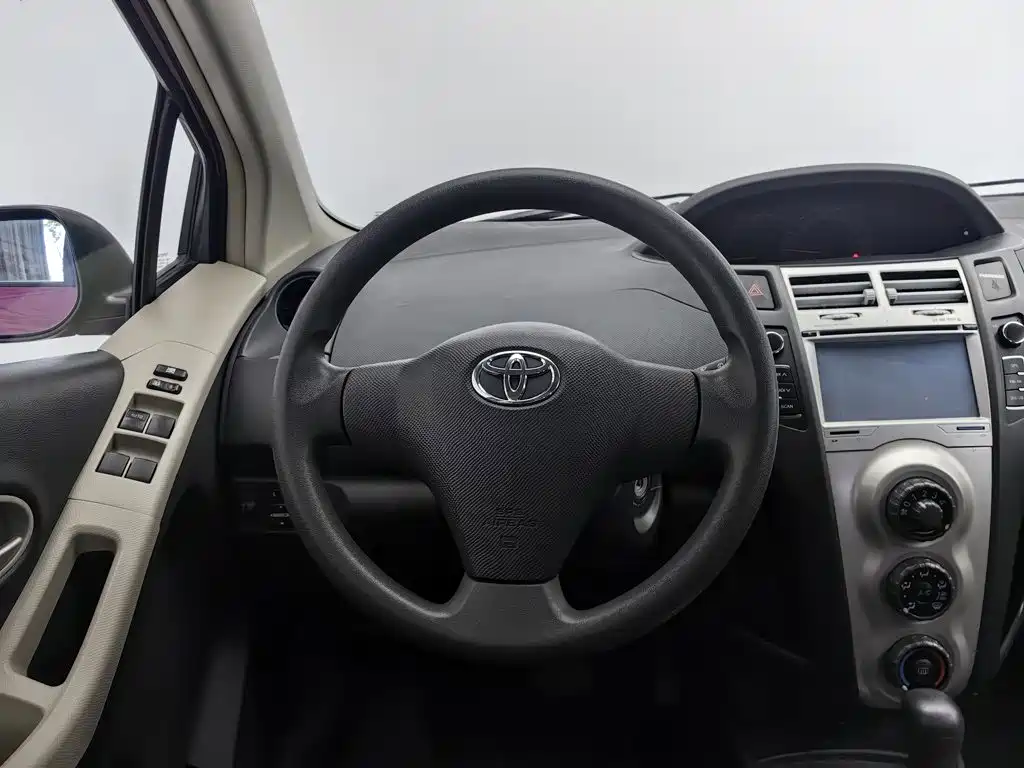 Toyota Yaris — миниатюра 11