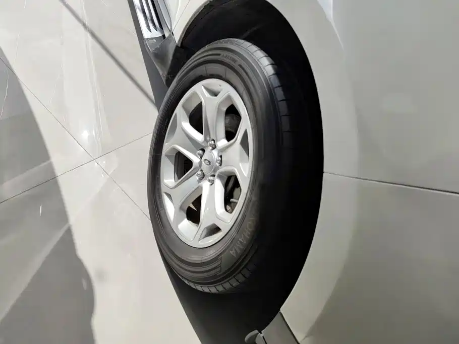 Ford Edge (Import) — миниатюра 6