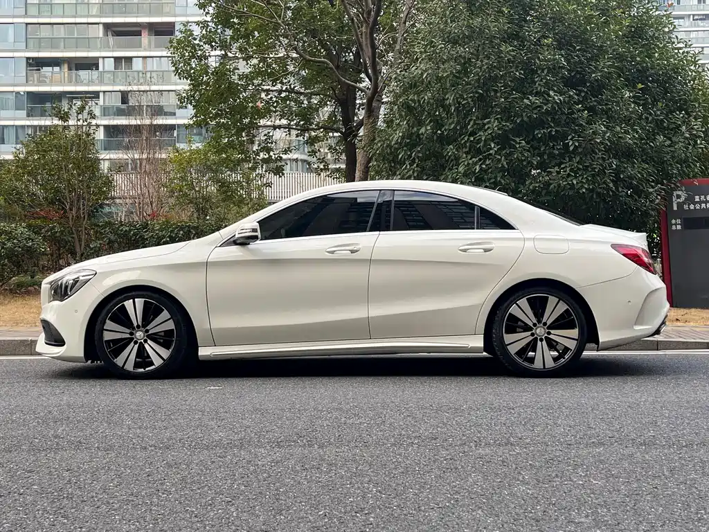 MERCEDES-BENZ CLA