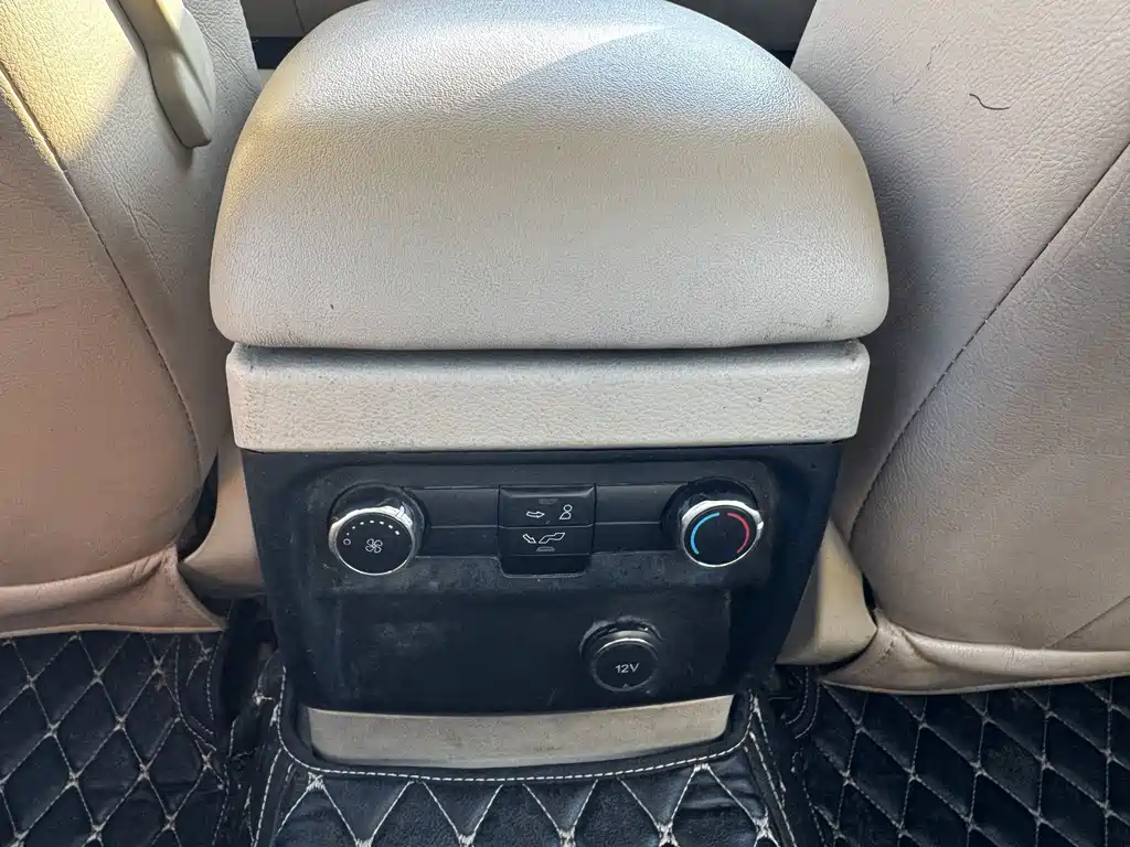 Ford Everest — миниатюра 11