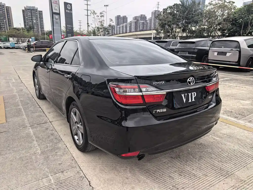 TOYOTA CAMRY