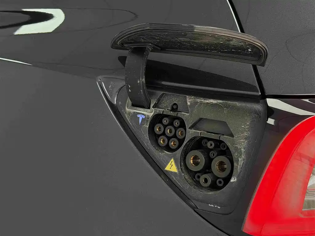 Tesla Model Y — миниатюра 14