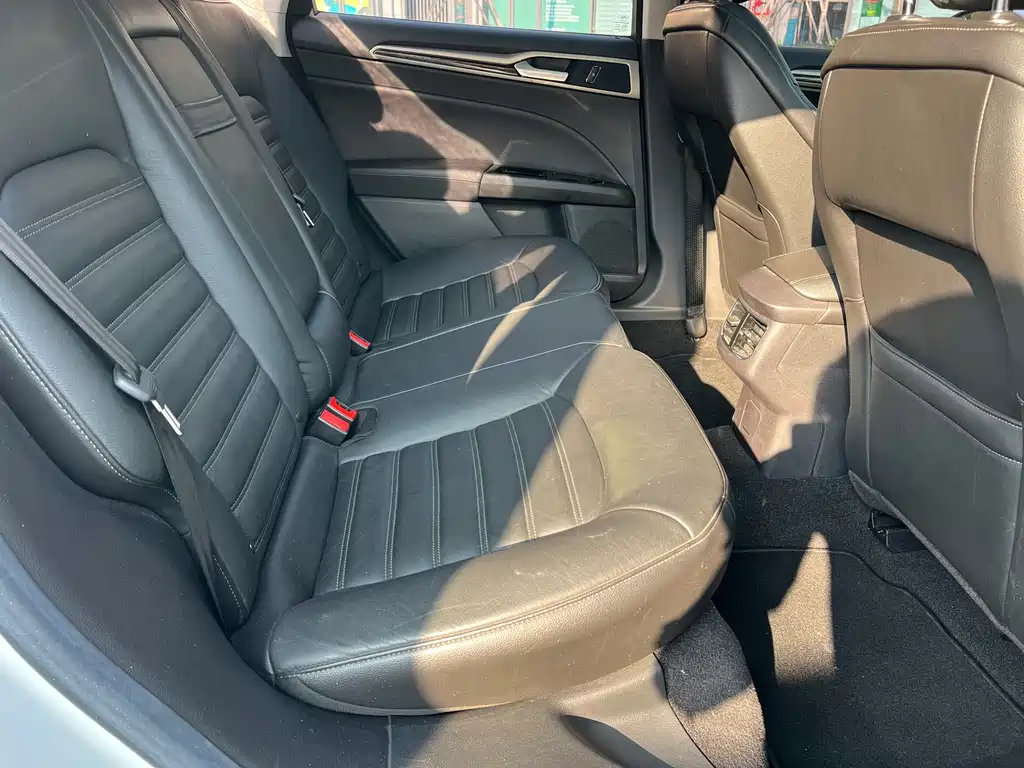 Ford Mondeo — миниатюра 10
