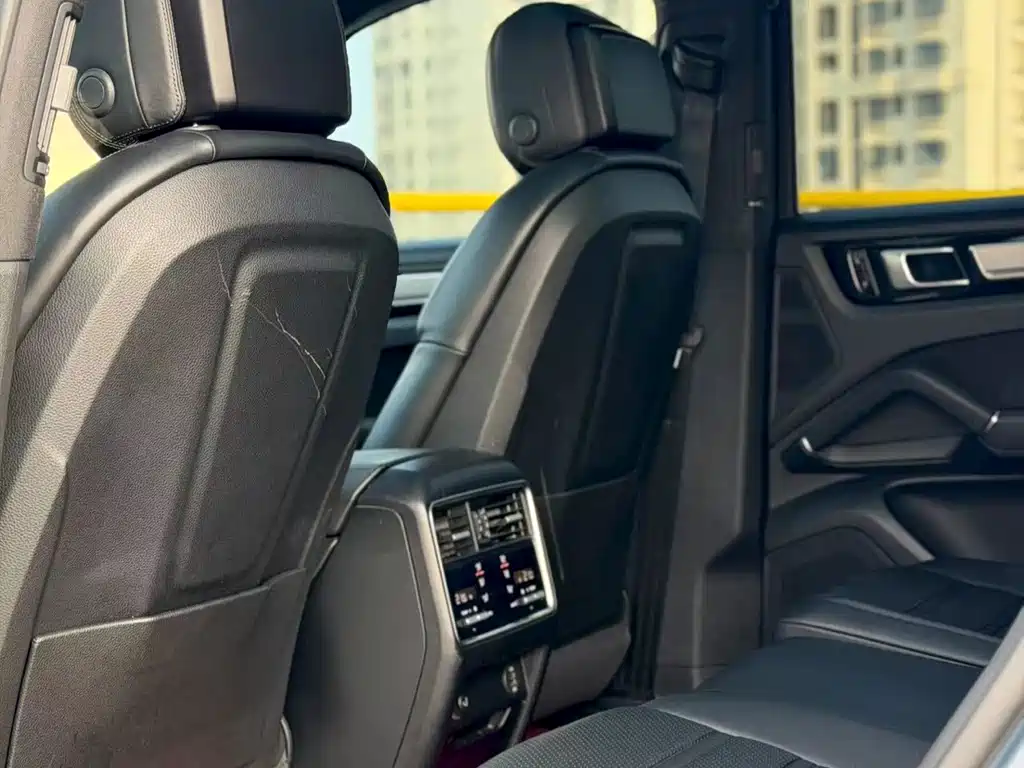 Porsche Cayenne Hybrid — миниатюра 9