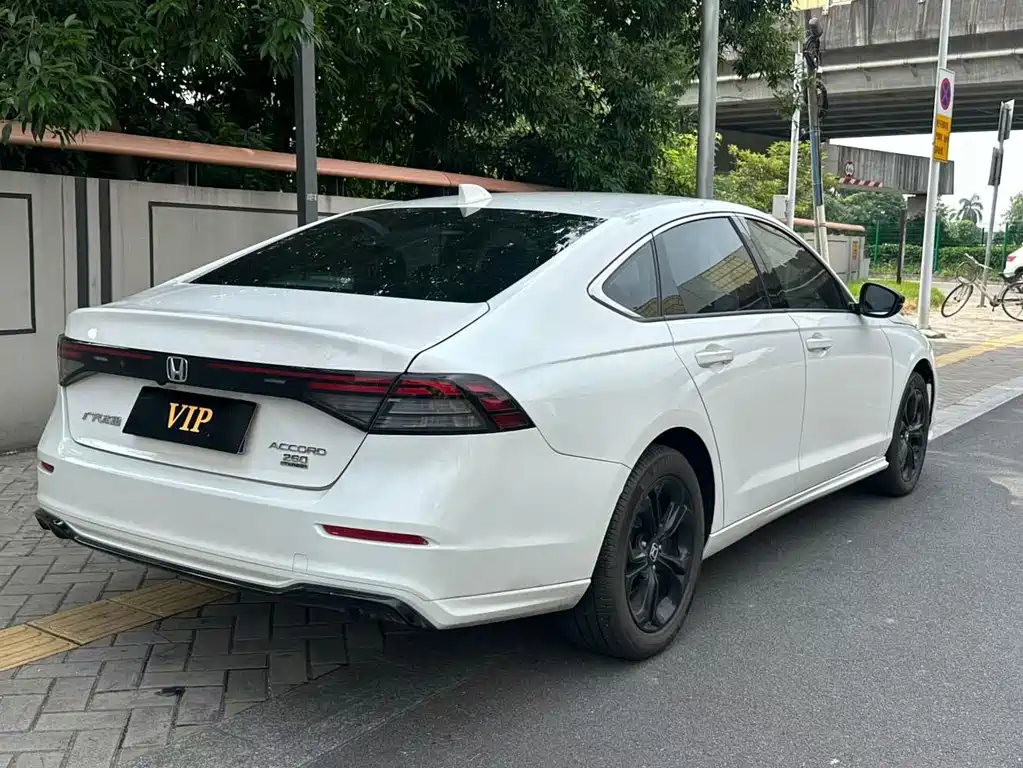 Honda Accord — миниатюра 9