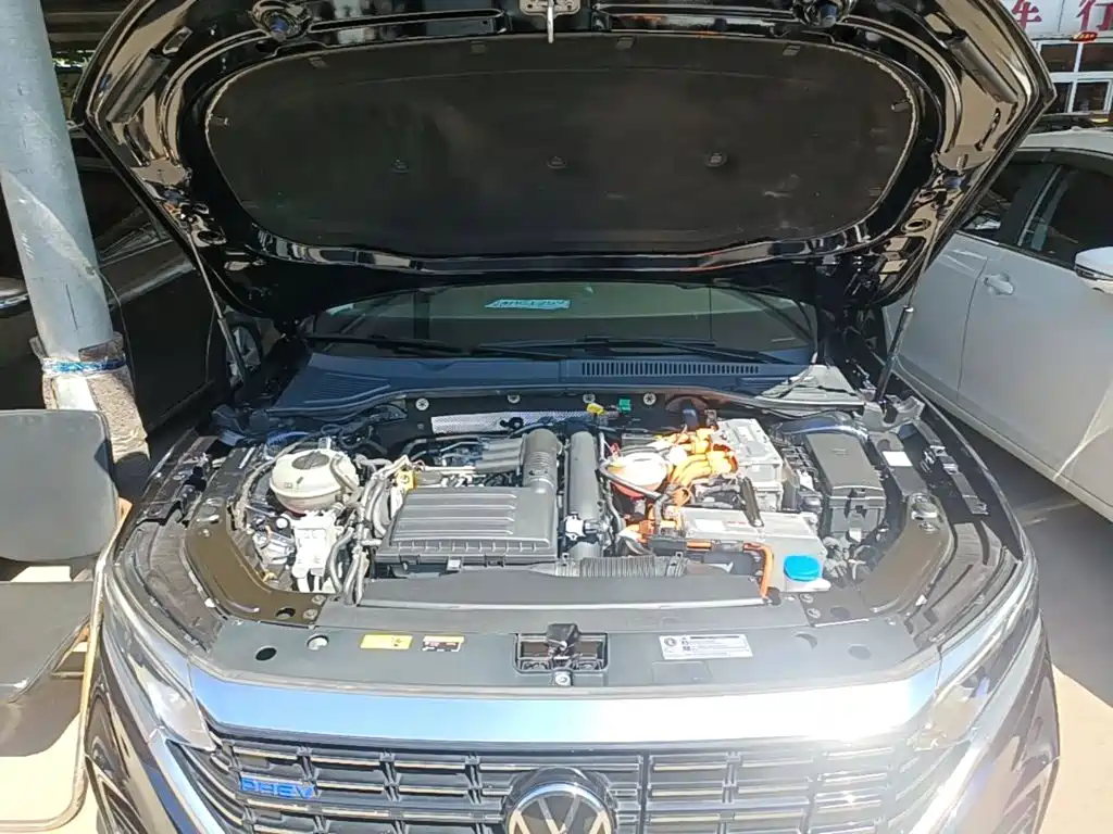 Volkswagen Passat PHEV — миниатюра 20