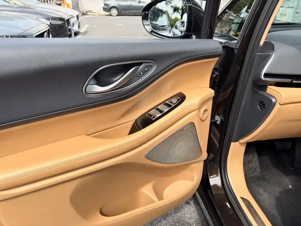Voyah Dreamer PHEV 4WD Flagship Kunpeng Edition, фото 6
