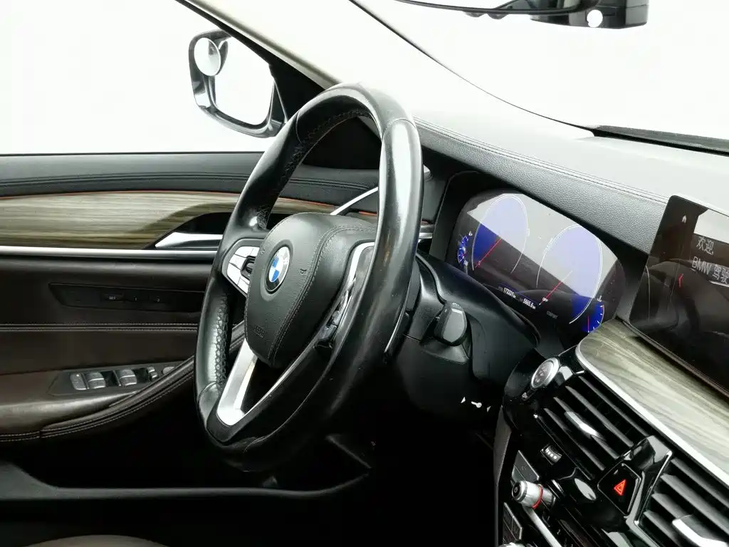 BMW 5 Series — миниатюра 22