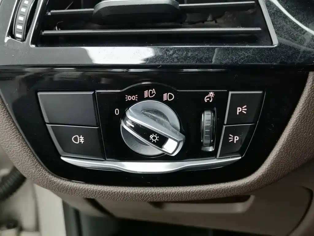 BMW 5 Series — миниатюра 21