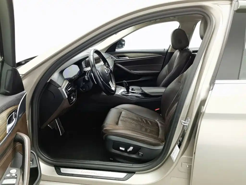 BMW 5 Series — миниатюра 10
