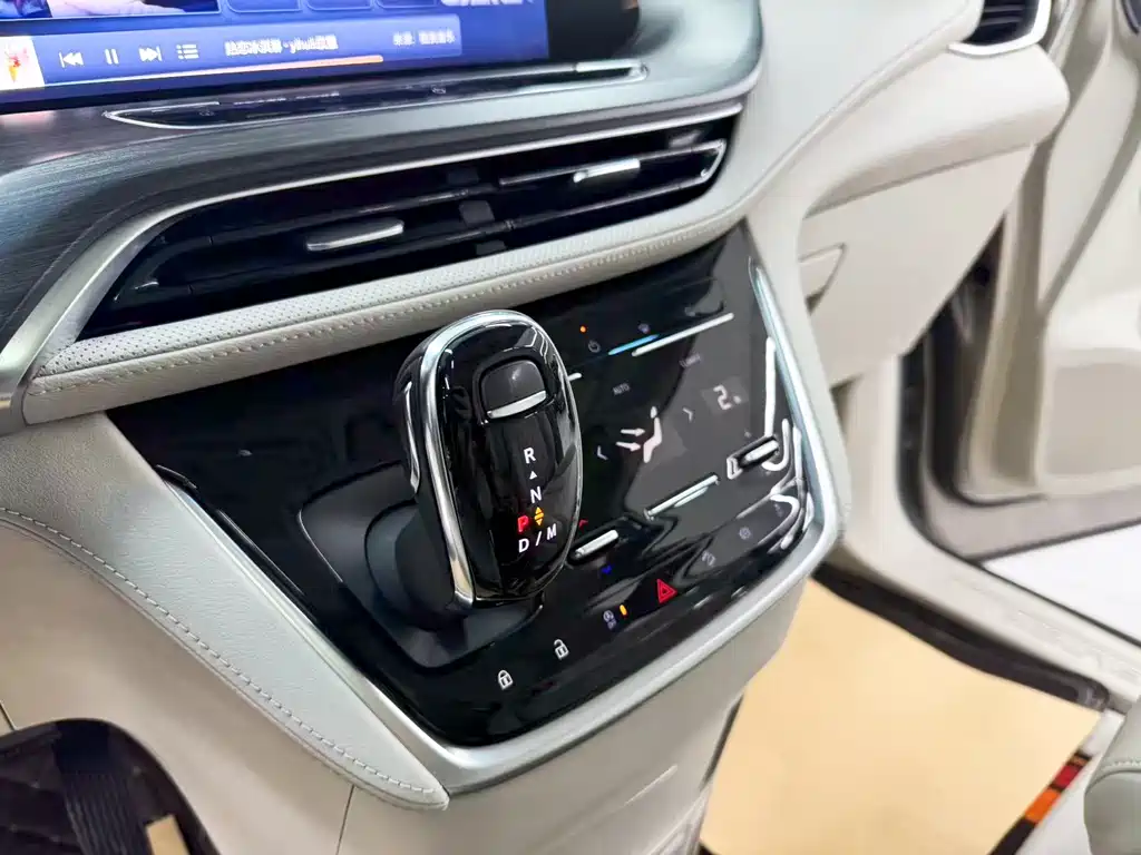 Buick GL8 — миниатюра 11