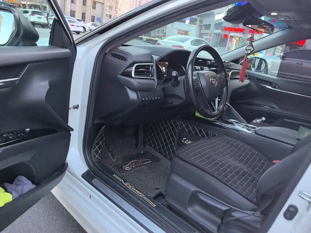 Toyota Camry — миниатюра 14