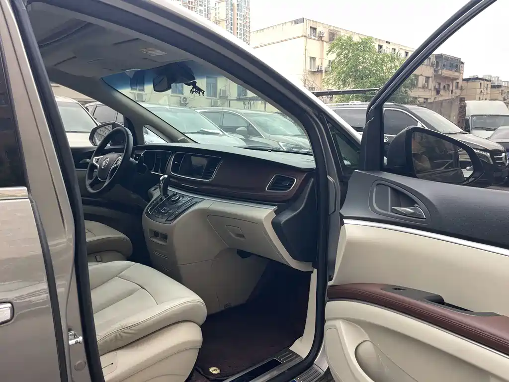 Buick GL8 2017 25S Luxury V