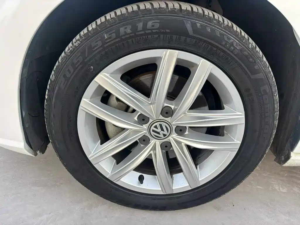 Volkswagen Golf 2019 1.6L AT Comfort V