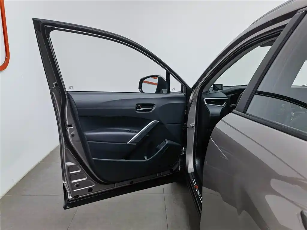 Toyota Frontlander 2.0L CVT Luxury Edition, фото 24