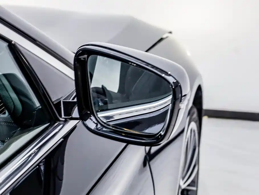 BMW 5 Series — миниатюра 26
