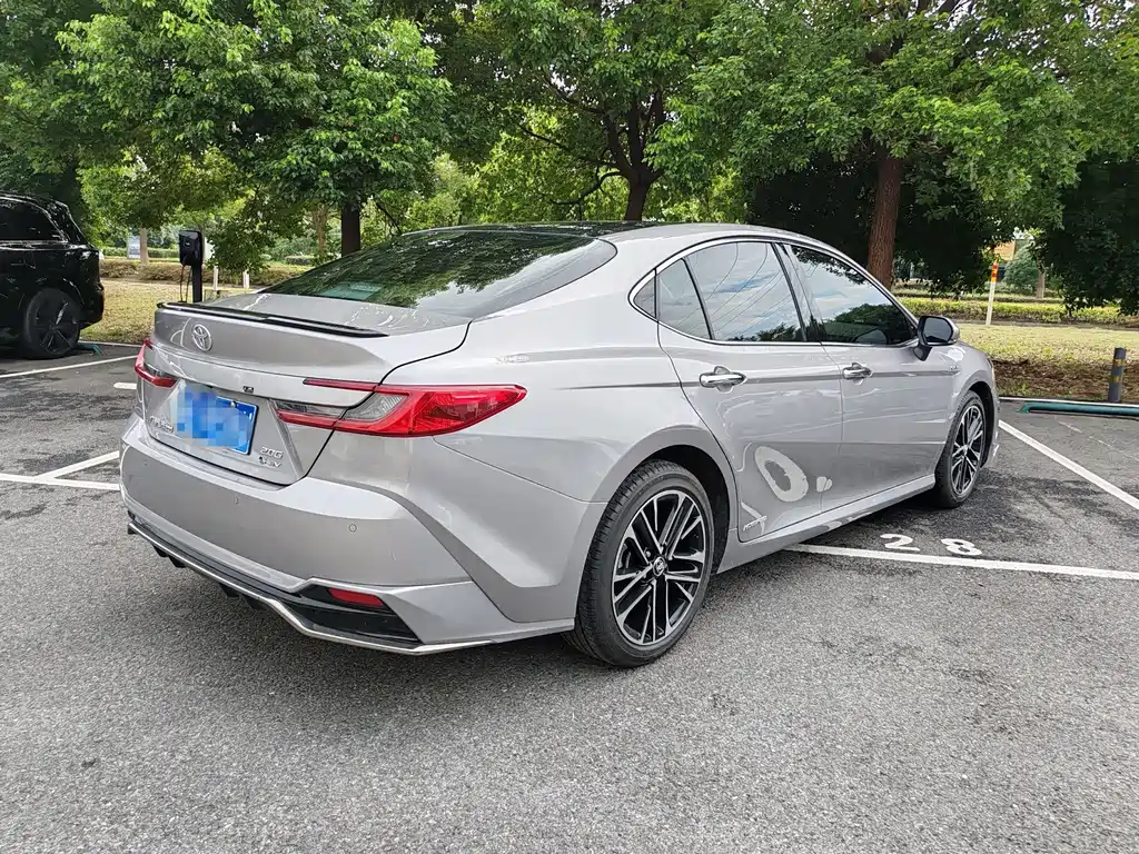 Toyota Camry — миниатюра 4