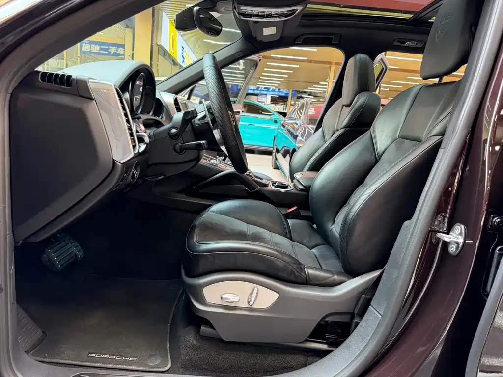 Porsche Cayenne — миниатюра 9
