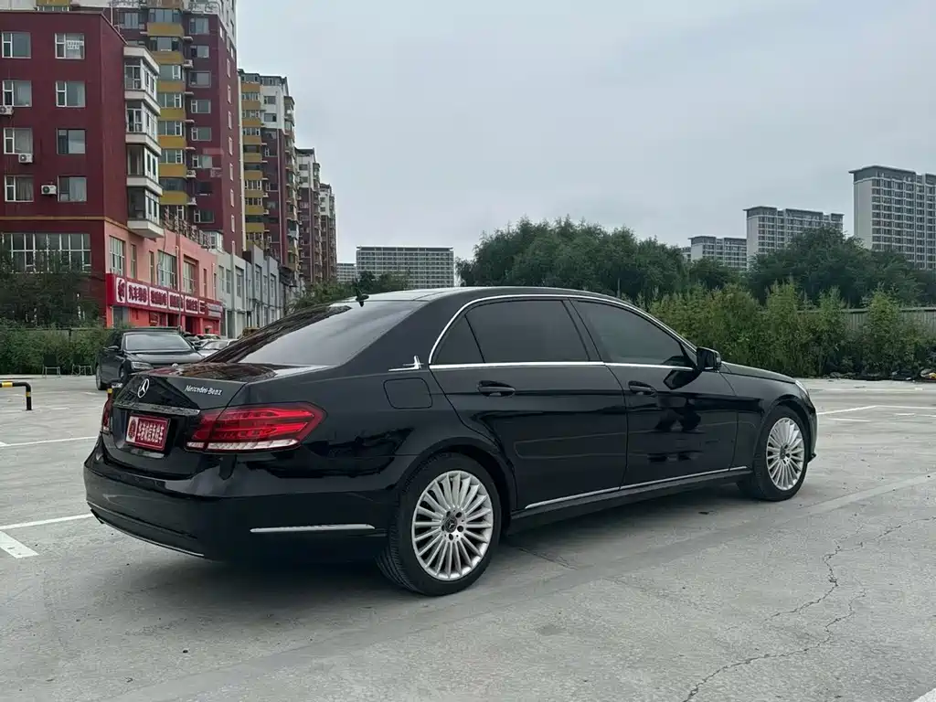 Mercedes-Benz E-Class — миниатюра 6