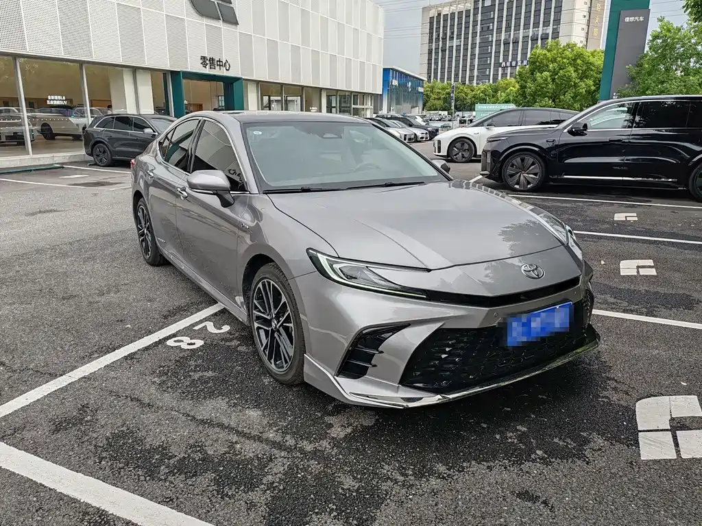 Toyota Camry — миниатюра 3