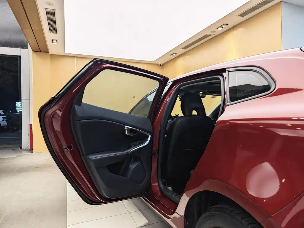 Volvo V40 — миниатюра 20