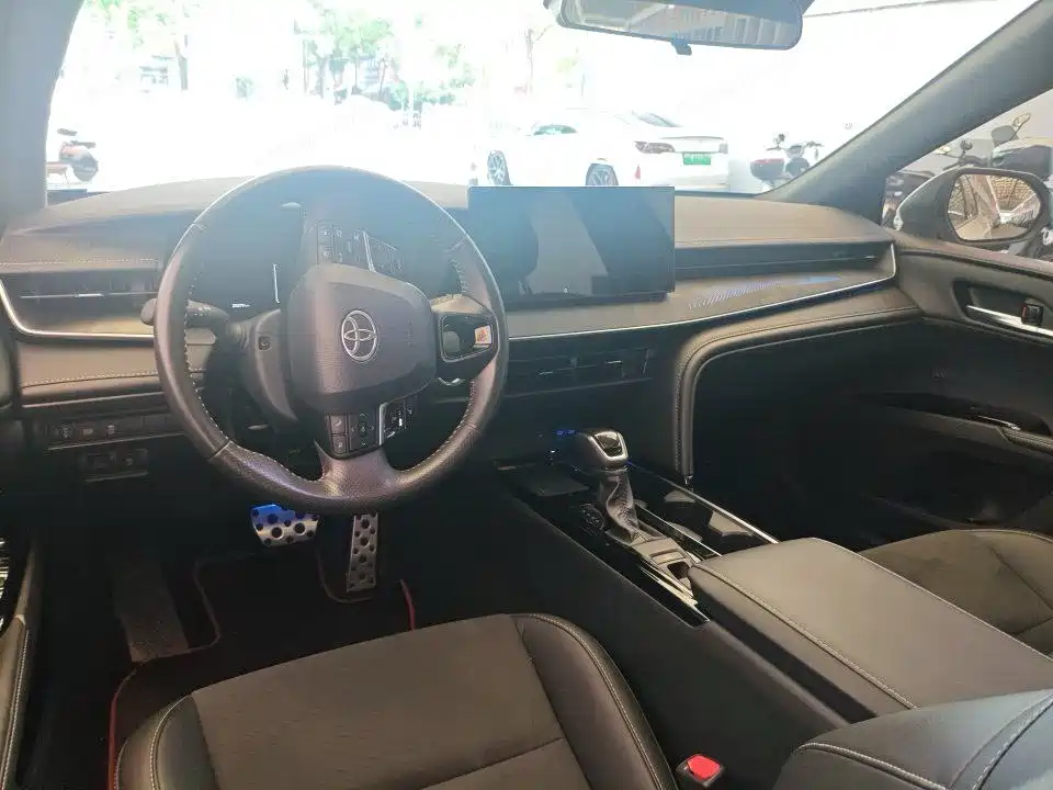 Toyota Camry Hybrid 2.0HXS Sport Plus Edition, фото 3