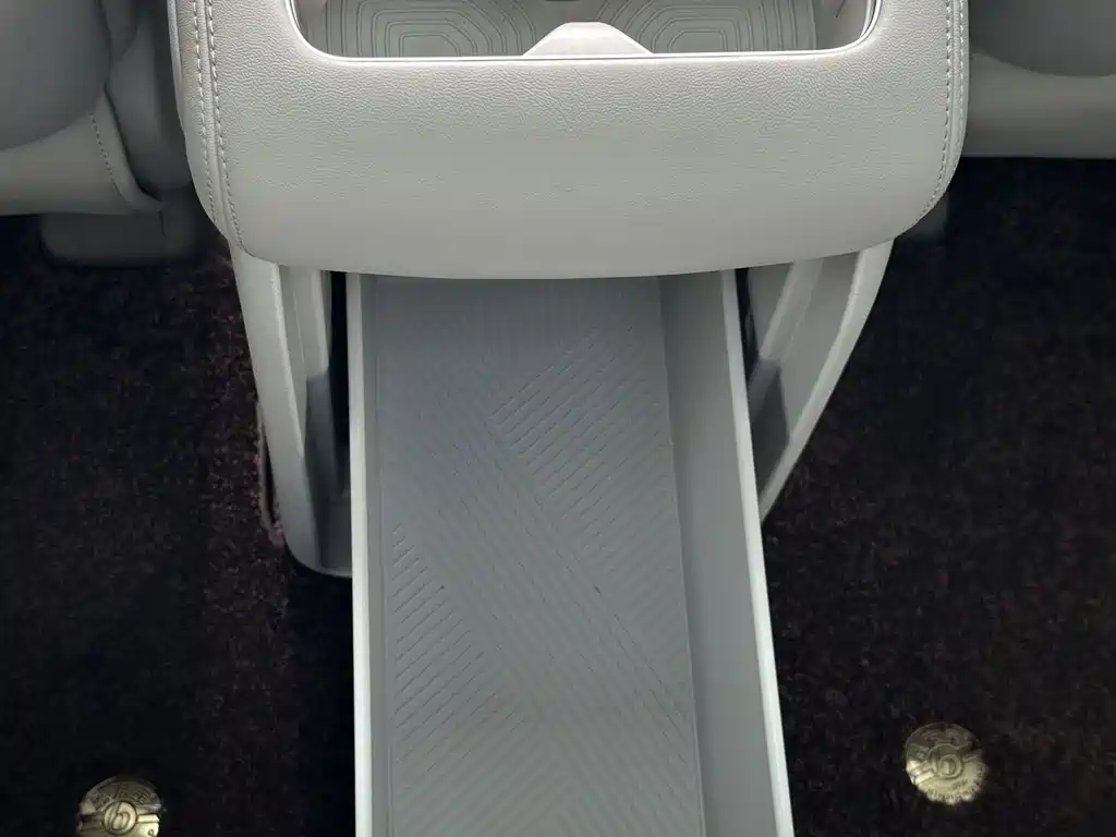 Roewe iMAX8 New Energy — миниатюра 8