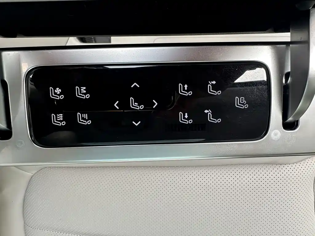 Roewe iMAX8 New Energy — миниатюра 10