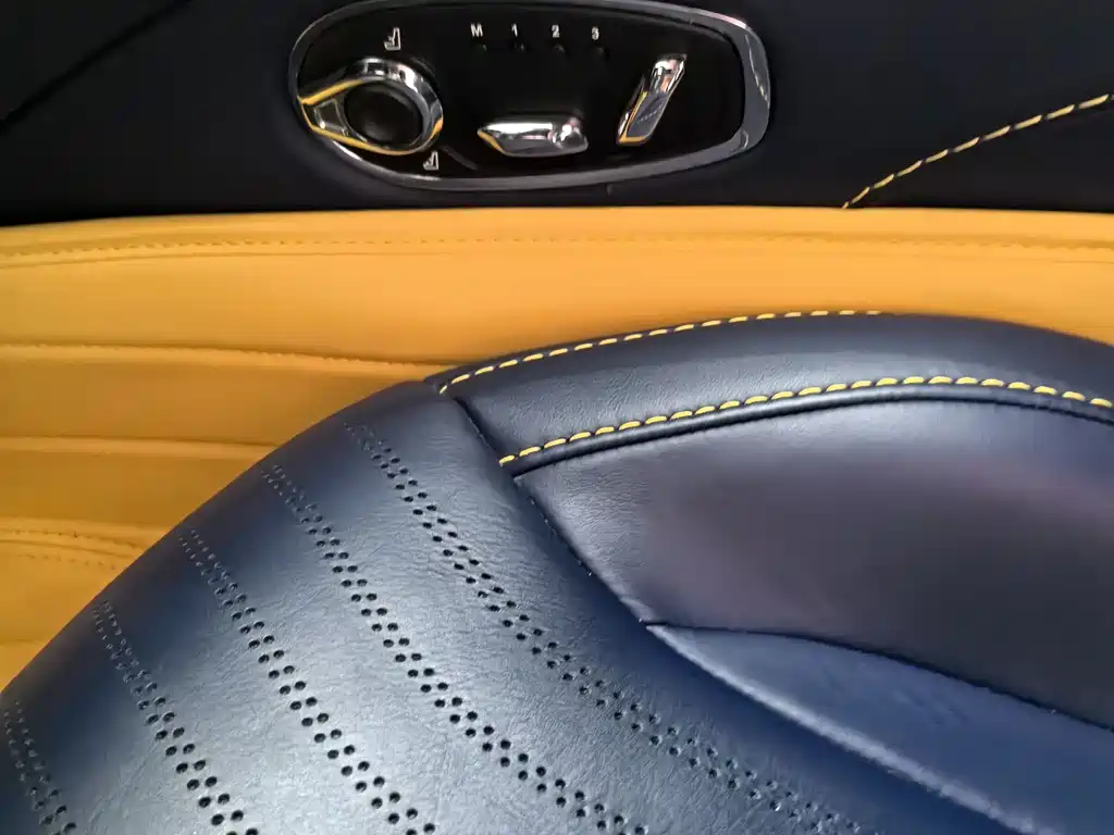 Aston Martin DB11 2019 4.0T V8 Coupe