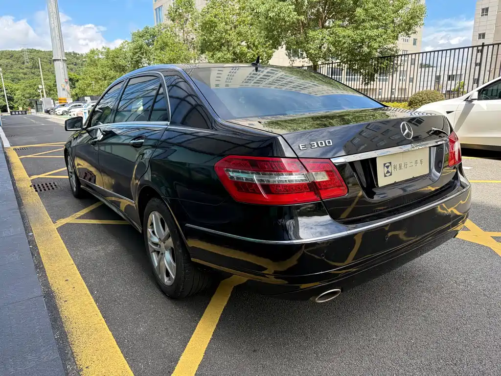 Mercedes-Benz E-Class — миниатюра 8