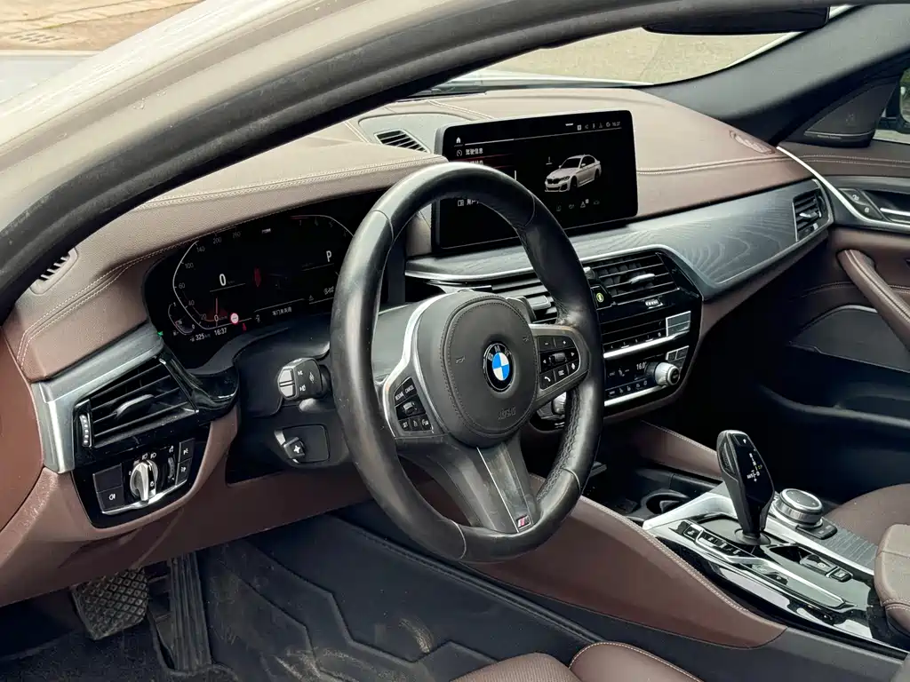 BMW 5 Series — миниатюра 4