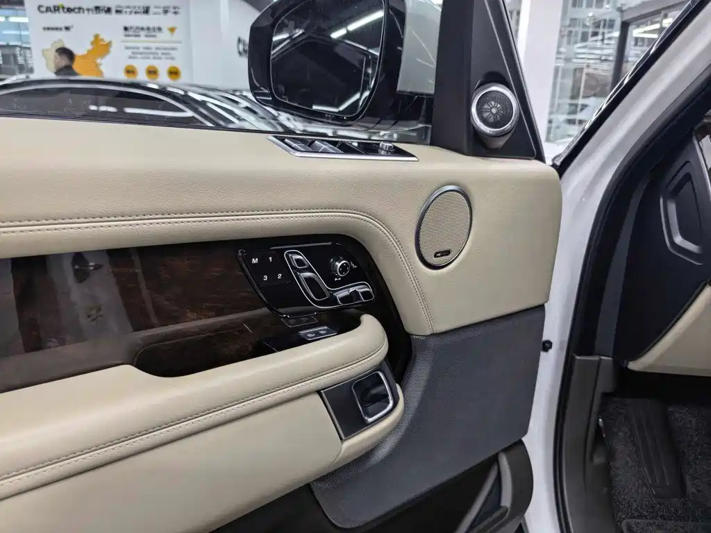 Land Rover Range Rover — миниатюра 6