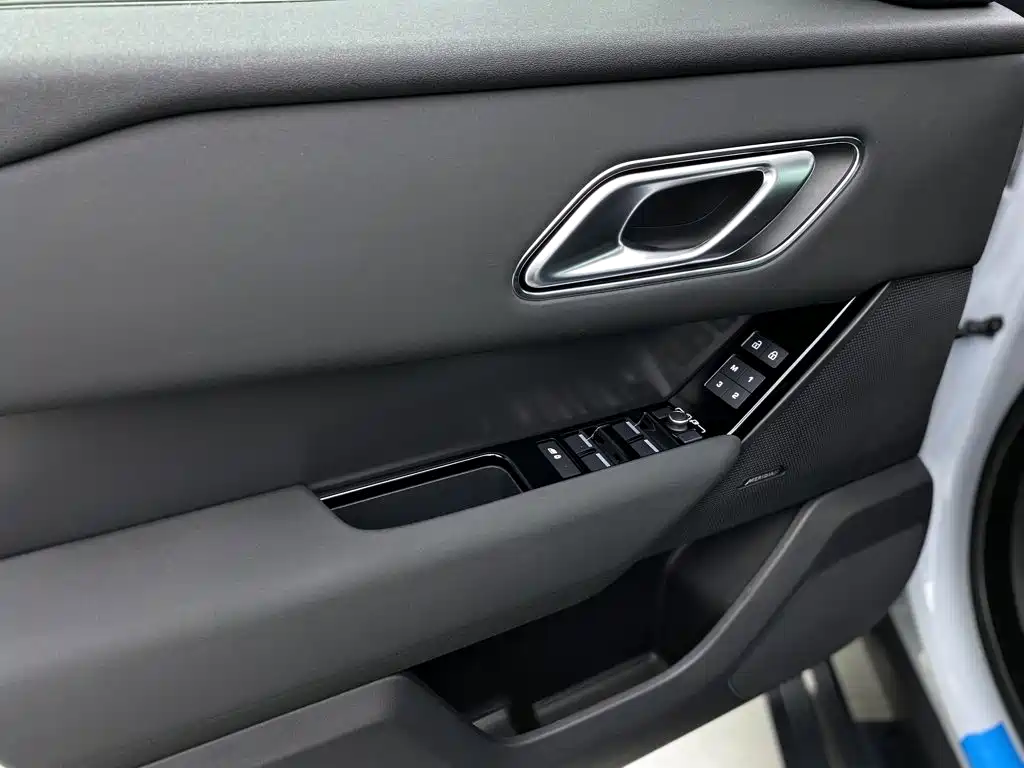 Land Rover Velar — миниатюра 19