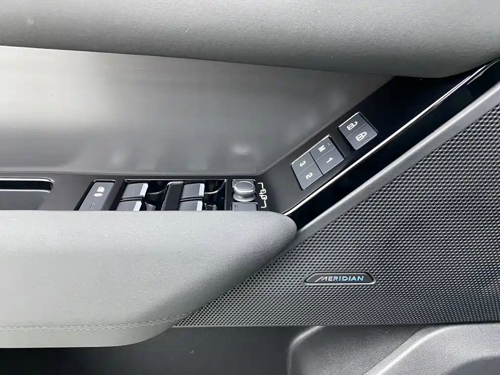 Land Rover Velar — миниатюра 37