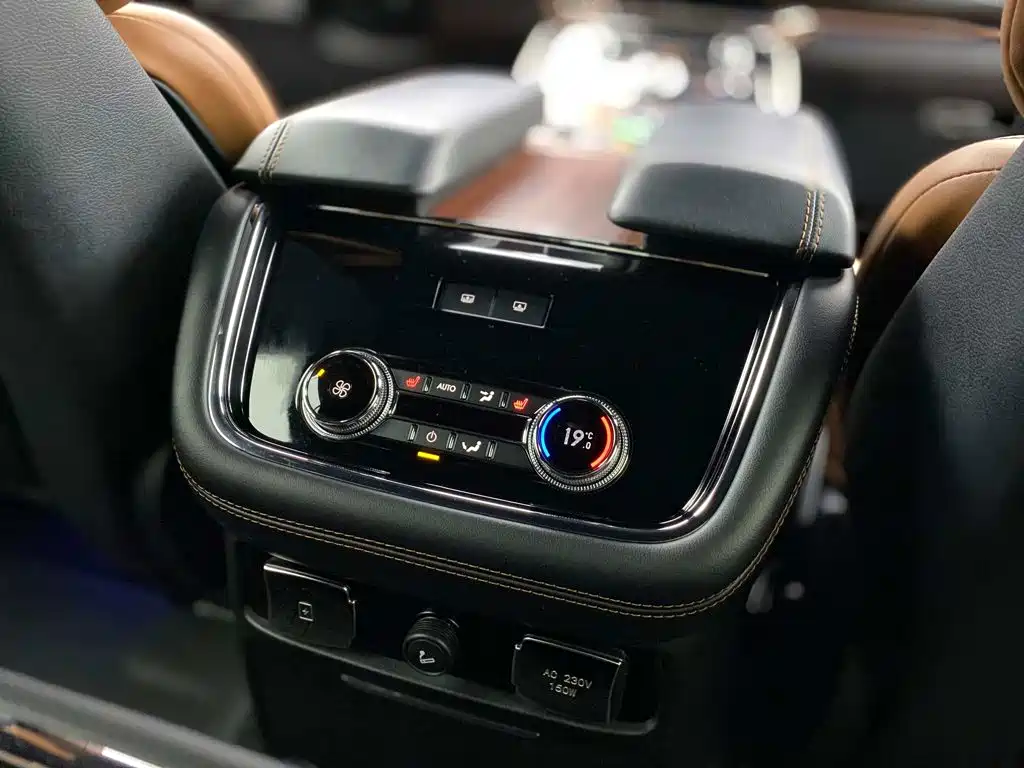 Lincoln Navigator — миниатюра 27
