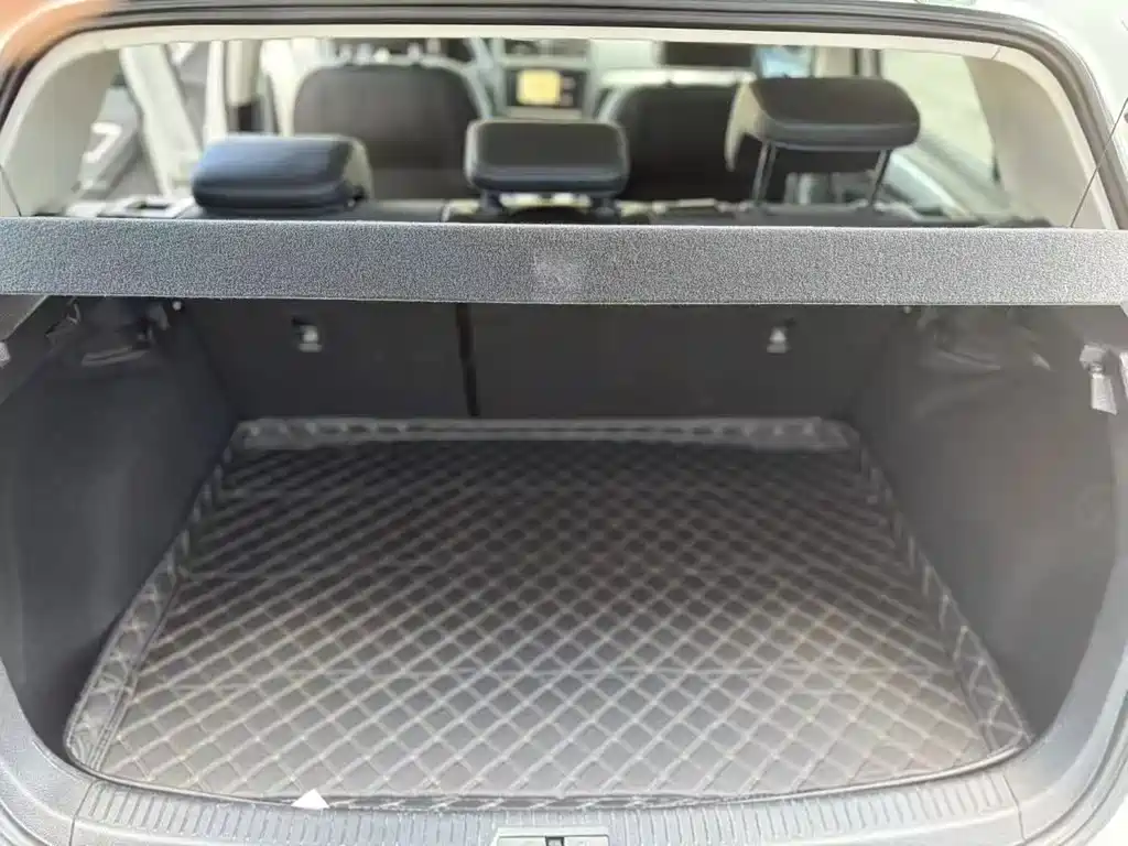 Volkswagen Golf EV — миниатюра 11